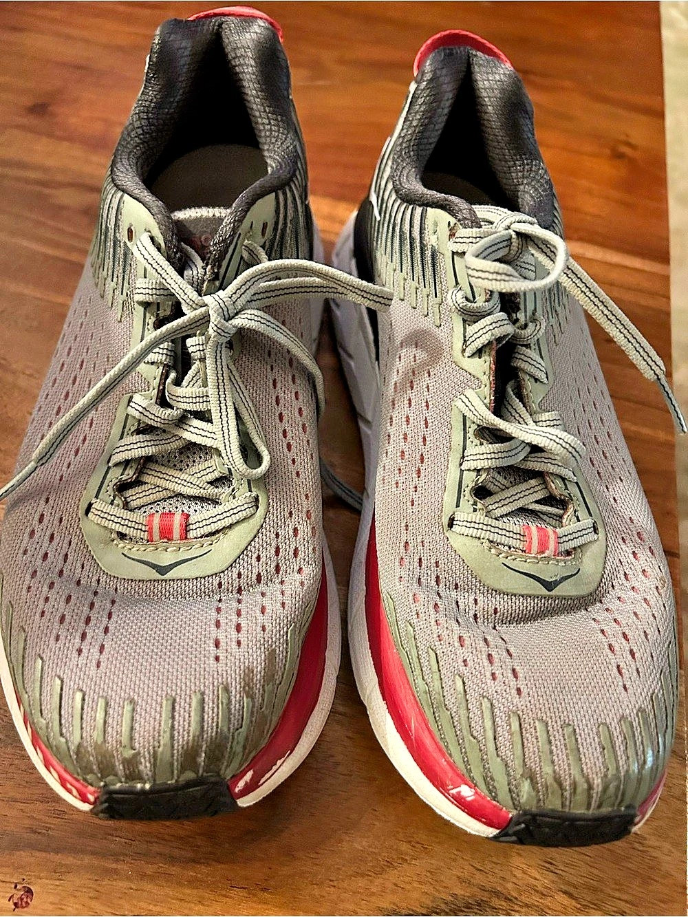 Hoka One Hoka Arahi 3 Arahi 3 Athletic Shoes Gray & Red US 7